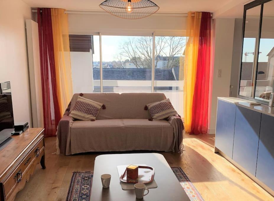 Le 828 : Appartement En Plein Centre De 瓦讷 外观 照片