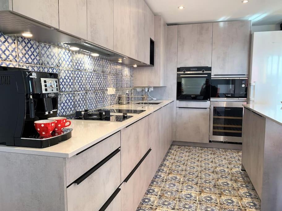 Le 828 : Appartement En Plein Centre De 瓦讷 外观 照片